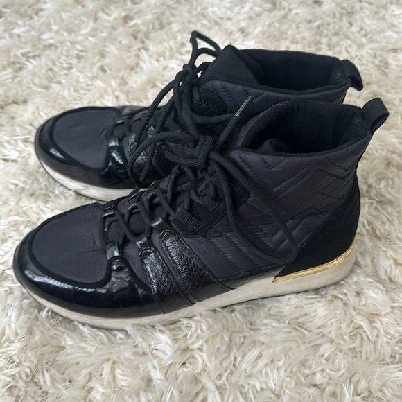 Winter Sneaker - Picture 3 of 5